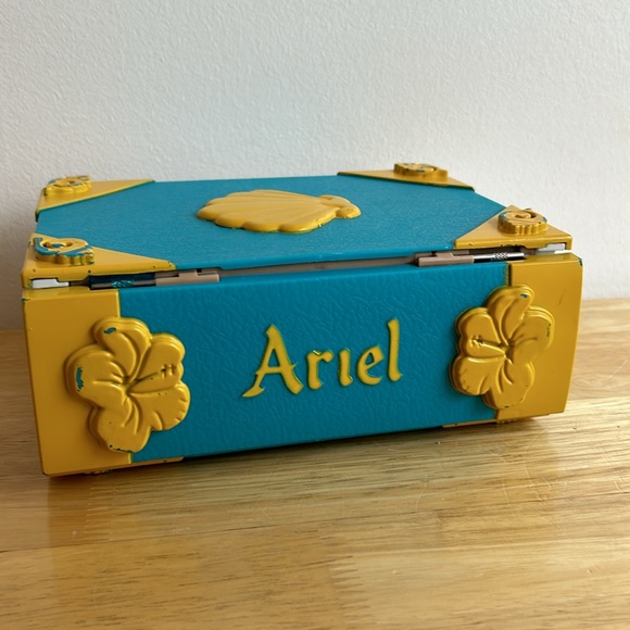 About to donate! Polly Pocket Ariel book Little Mermaid Disney Castle Island - Picture 4 of 7